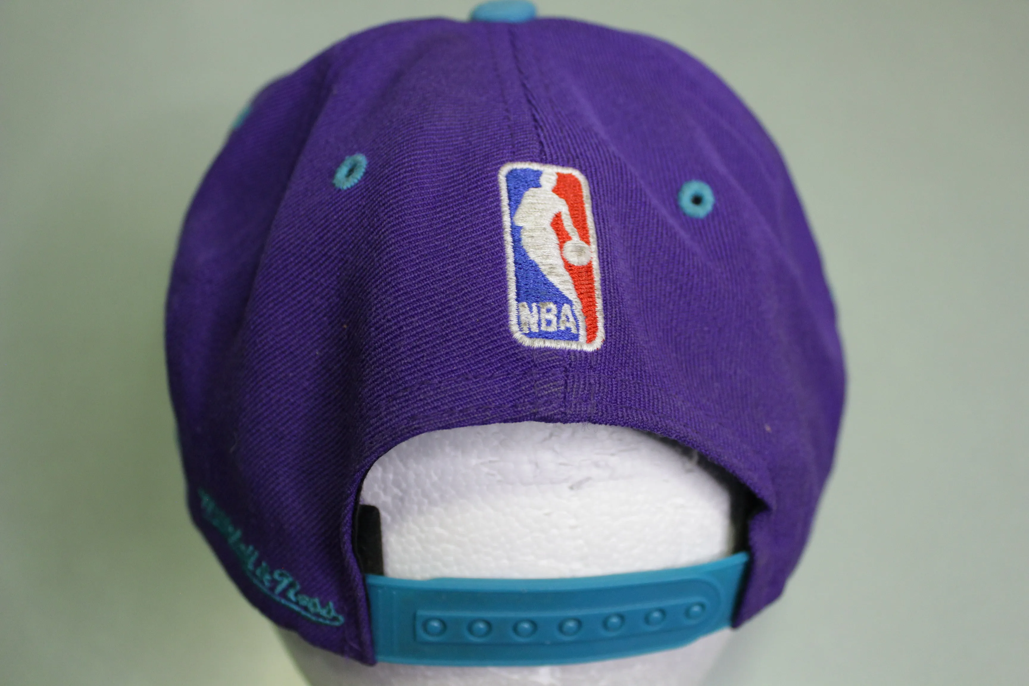 Charlotte Hornets Vintage 00's Mitchell Ness Hardwood Trucker Snapback Adjustable Hat