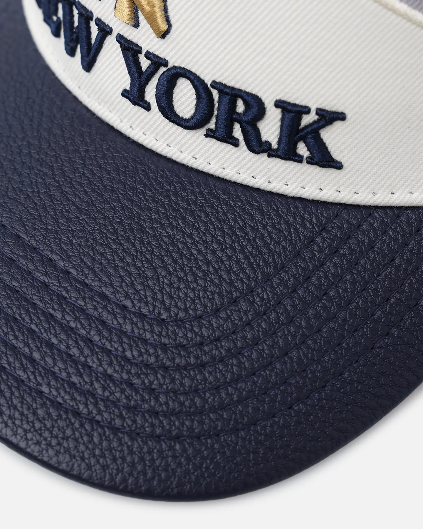 Pro Standard New York Yankees Chevron Pinch Front Trucker Snapback Midnight Navy