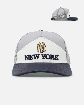 Pro Standard New York Yankees Chevron Pinch Front Trucker Snapback Midnight Navy