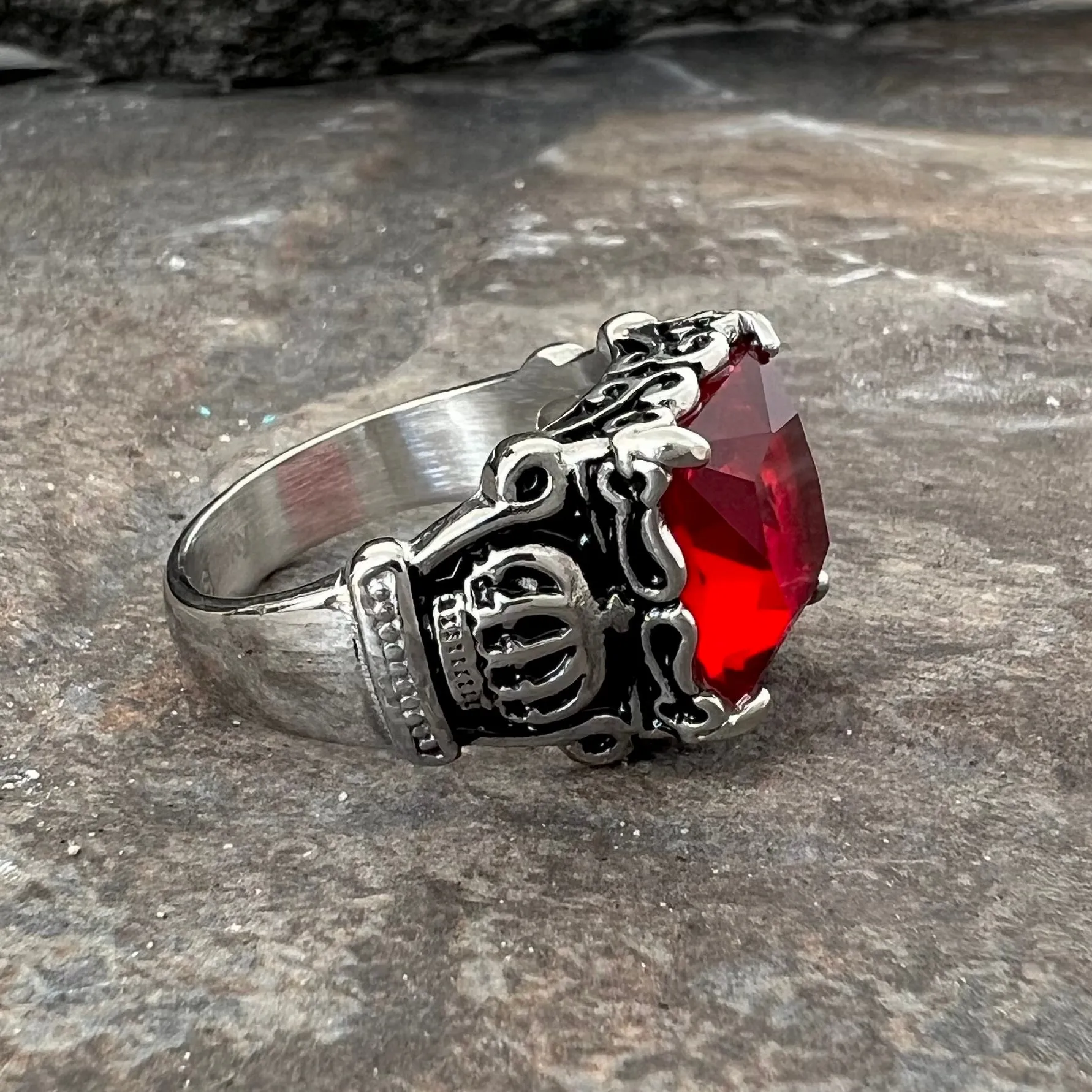 Red Stone Crown Ring - Red Stone - R55