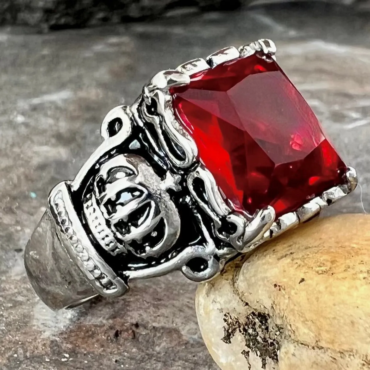 Red Stone Crown Ring - Red Stone - R55