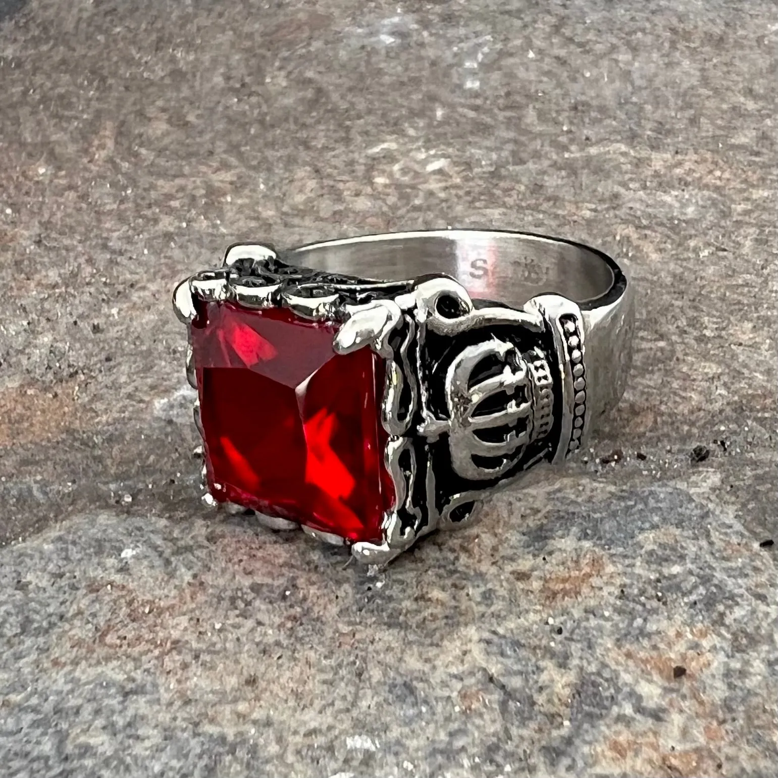 Red Stone Crown Ring - Red Stone - R55